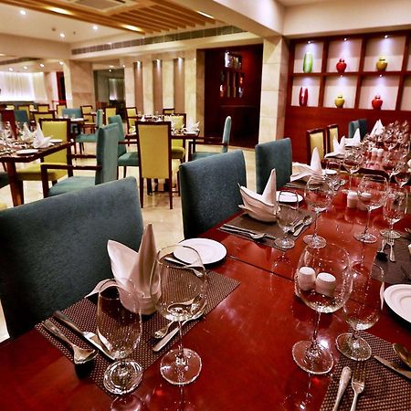 Ramada By Wyndham Ghaziabad Vasundhara Hotel Luaran gambar