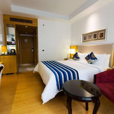 Ramada By Wyndham Ghaziabad Vasundhara Hotel Luaran gambar
