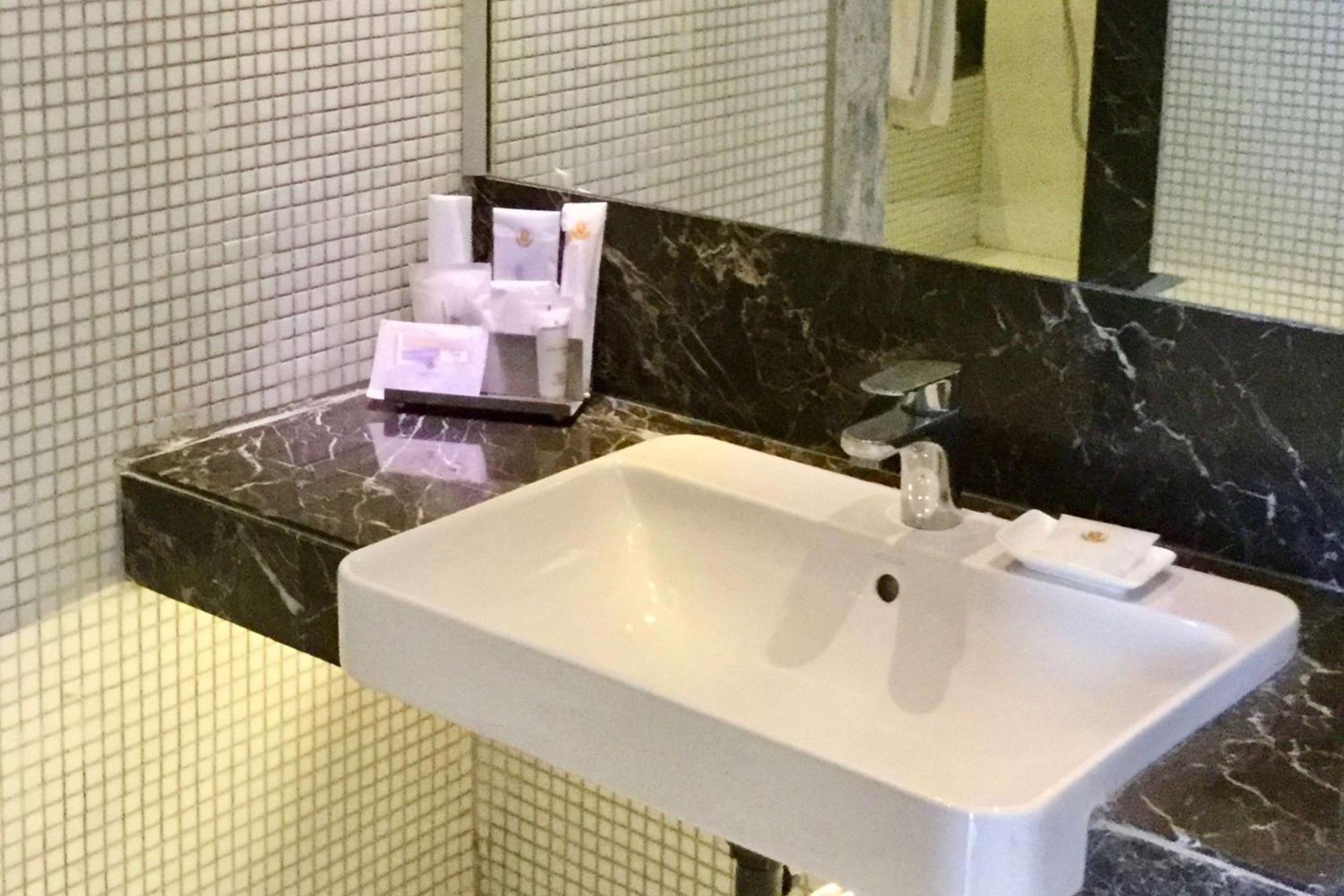 Ramada By Wyndham Ghaziabad Vasundhara Hotel Luaran gambar
