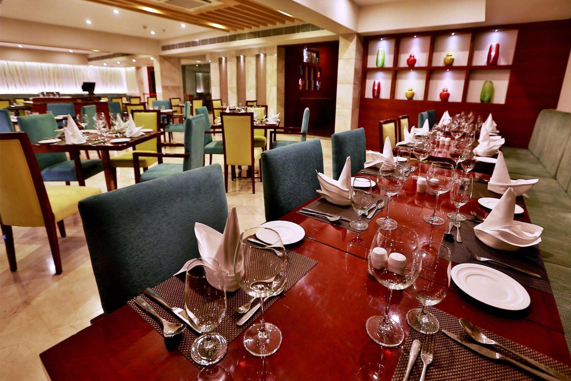 Ramada By Wyndham Ghaziabad Vasundhara Hotel Luaran gambar