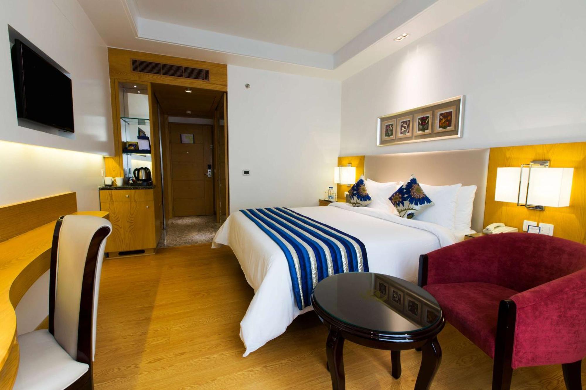 Ramada By Wyndham Ghaziabad Vasundhara Hotel Luaran gambar