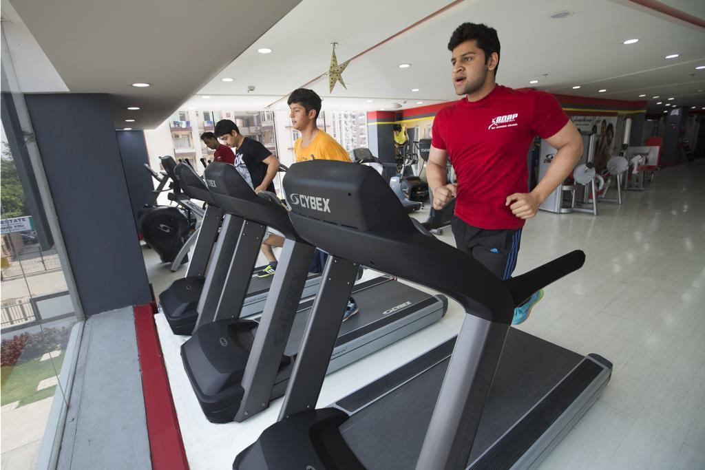 Ramada By Wyndham Ghaziabad Vasundhara Hotel Luaran gambar