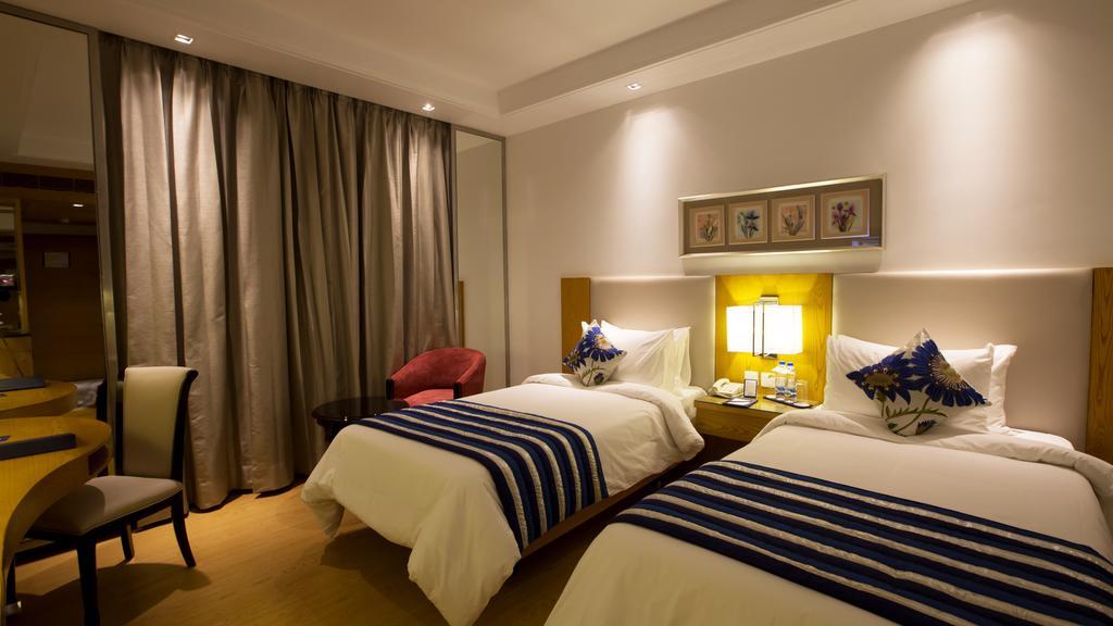 Ramada By Wyndham Ghaziabad Vasundhara Hotel Luaran gambar