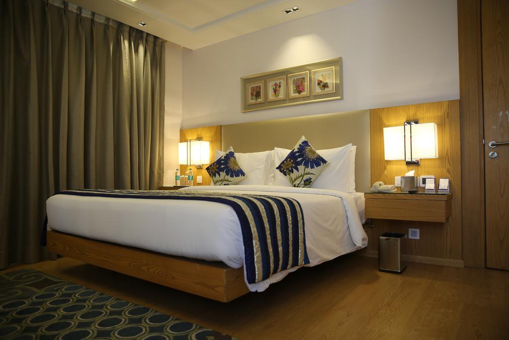 Ramada By Wyndham Ghaziabad Vasundhara Hotel Luaran gambar