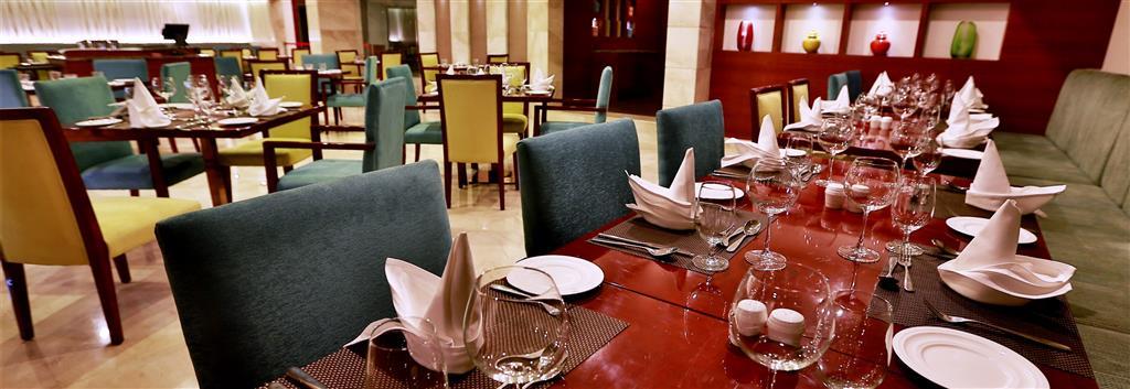 Ramada By Wyndham Ghaziabad Vasundhara Hotel Restoran gambar