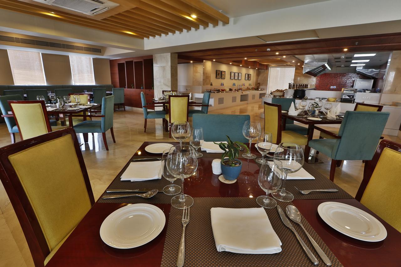 Ramada By Wyndham Ghaziabad Vasundhara Hotel Luaran gambar