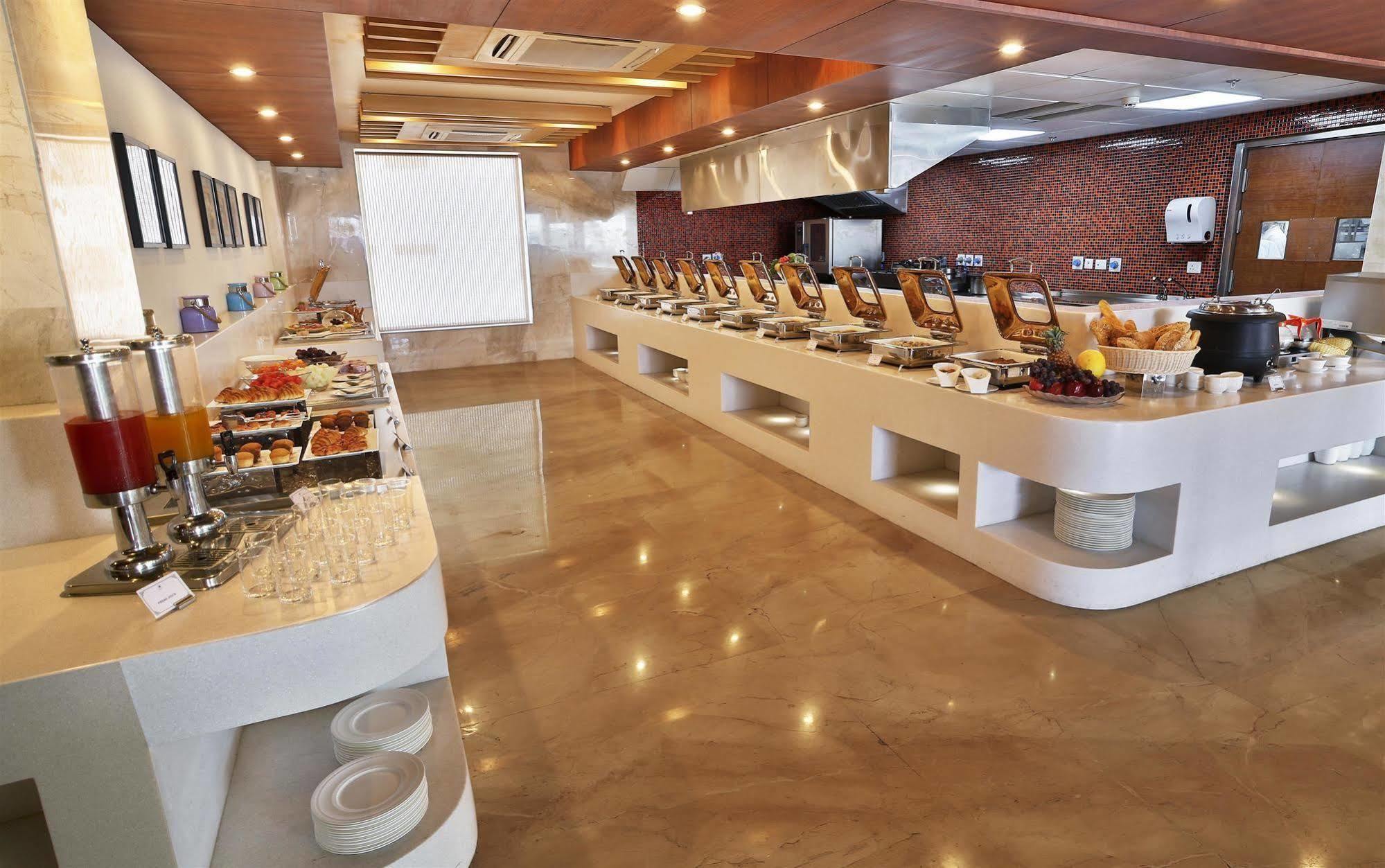 Ramada By Wyndham Ghaziabad Vasundhara Hotel Luaran gambar