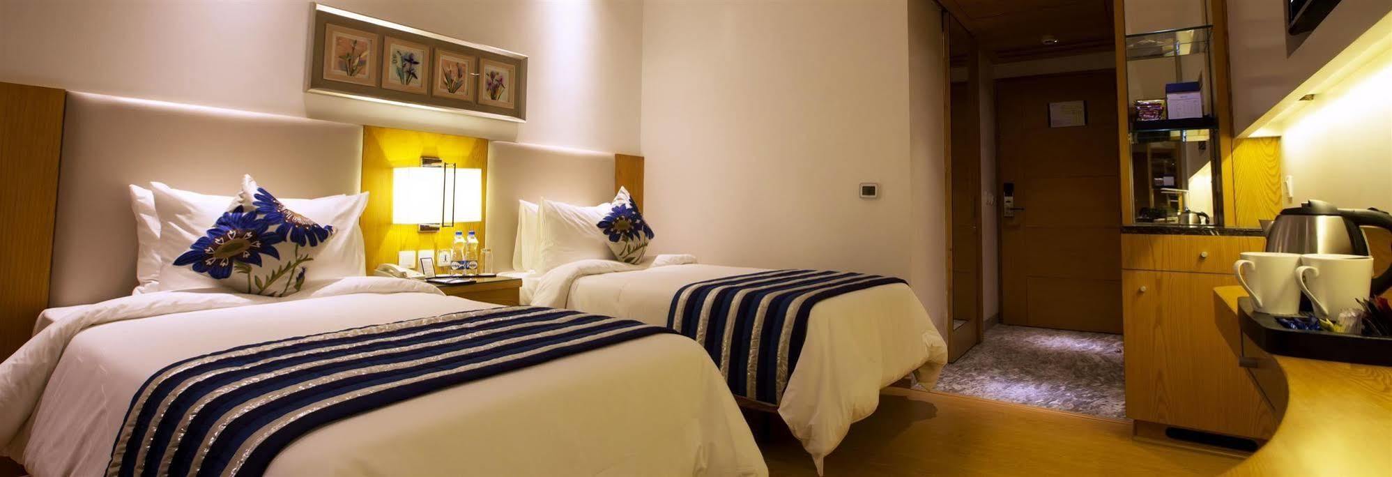 Ramada By Wyndham Ghaziabad Vasundhara Hotel Luaran gambar