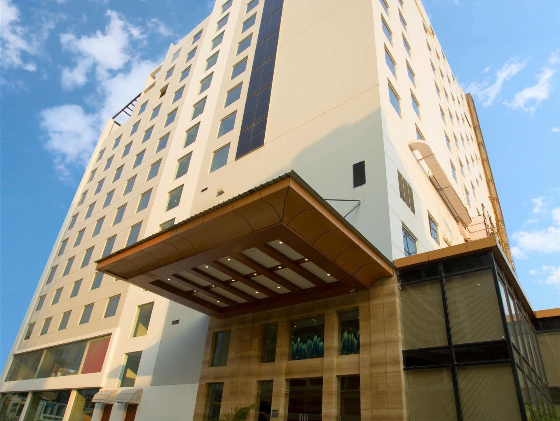 Ramada By Wyndham Ghaziabad Vasundhara Hotel Luaran gambar