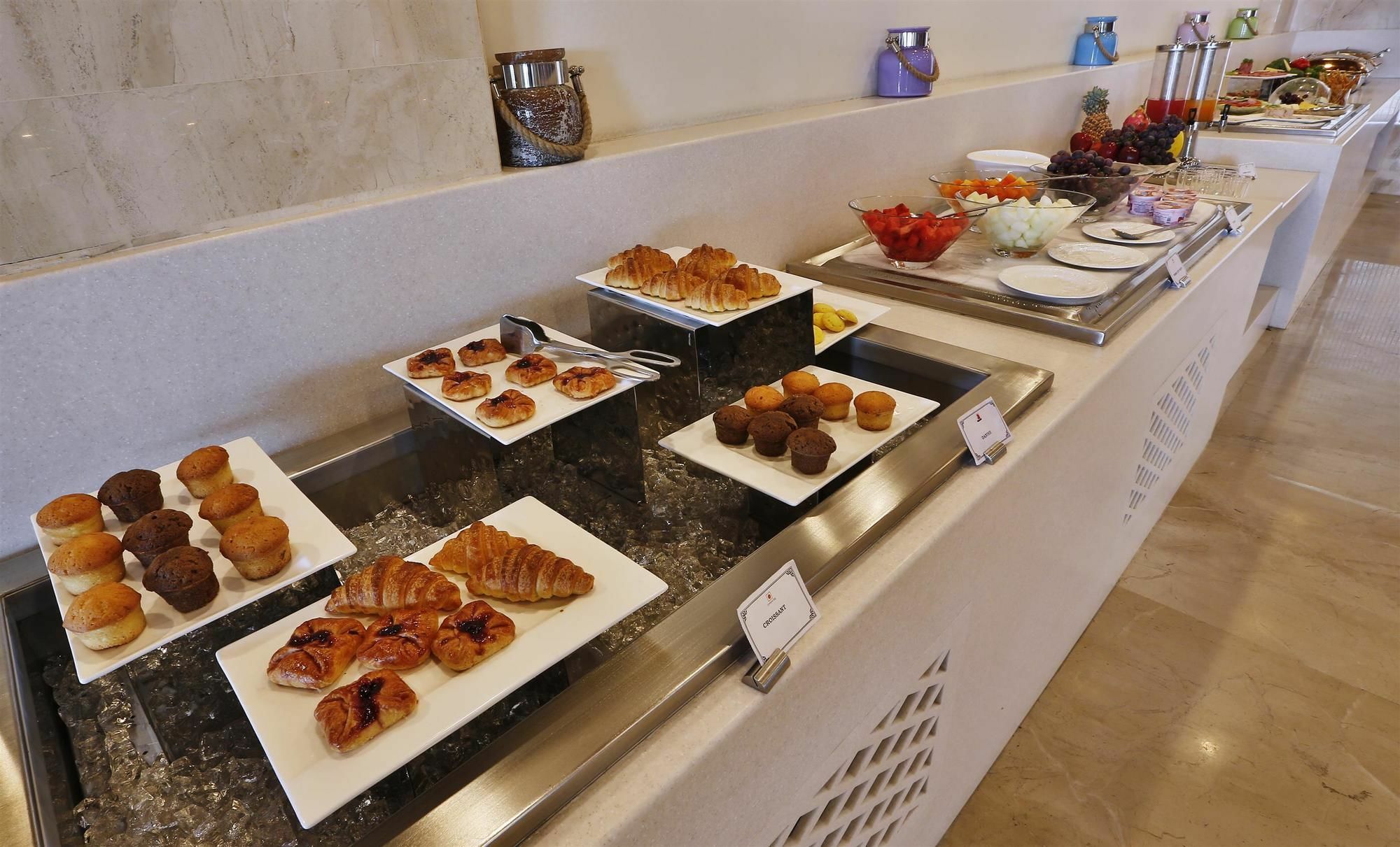 Ramada By Wyndham Ghaziabad Vasundhara Hotel Luaran gambar