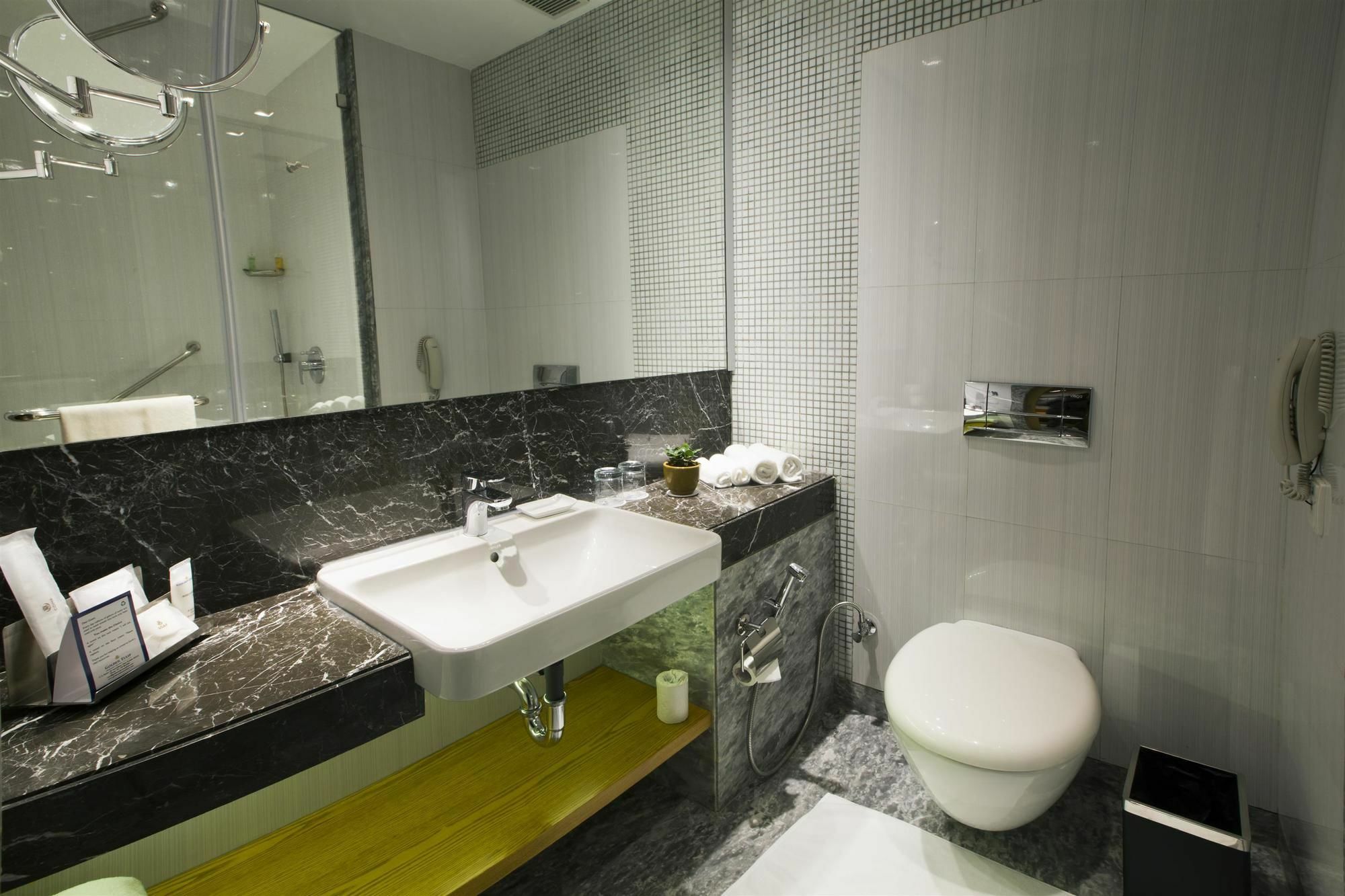 Ramada By Wyndham Ghaziabad Vasundhara Hotel Luaran gambar